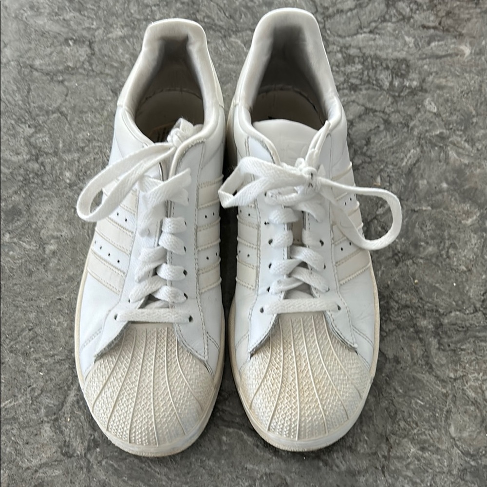White Adidas shell toe Sneakers